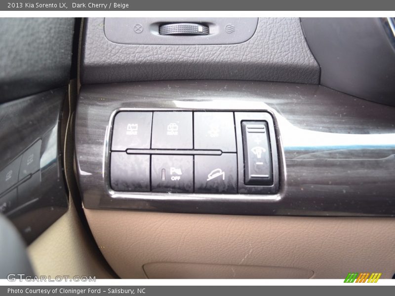 Dark Cherry / Beige 2013 Kia Sorento LX