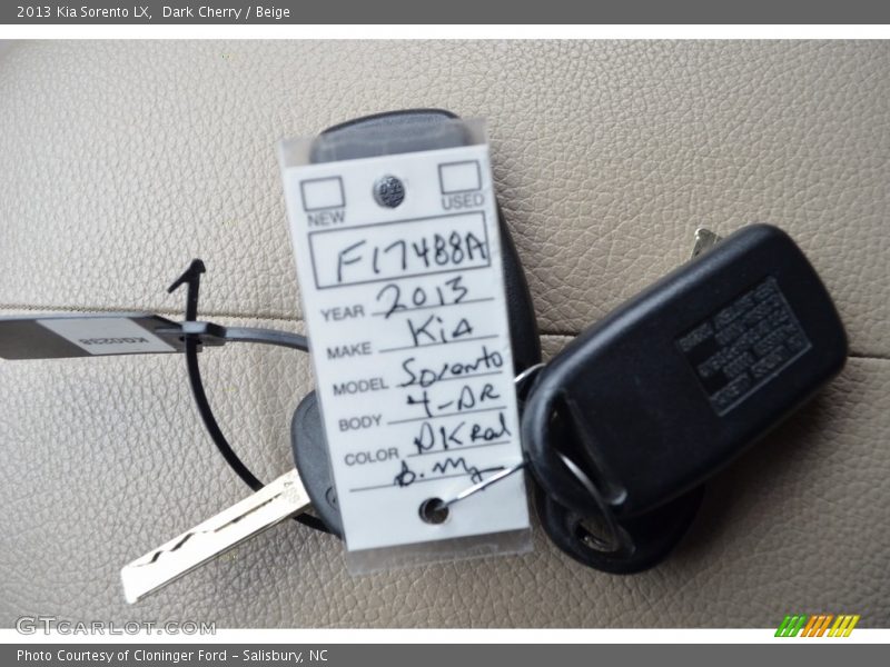 Dark Cherry / Beige 2013 Kia Sorento LX