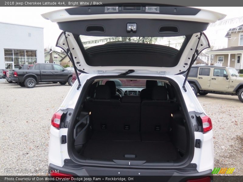 Bright White / Black 2018 Jeep Cherokee Latitude 4x4