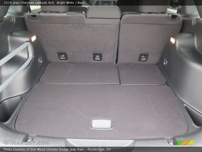 Bright White / Black 2018 Jeep Cherokee Latitude 4x4
