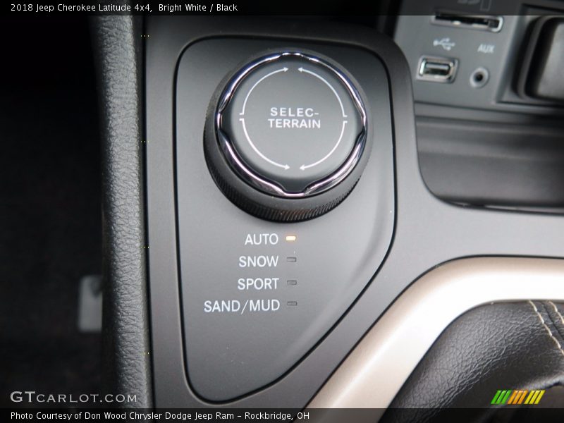 Bright White / Black 2018 Jeep Cherokee Latitude 4x4