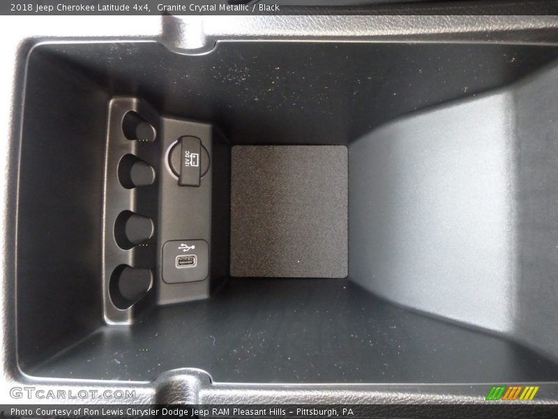 Granite Crystal Metallic / Black 2018 Jeep Cherokee Latitude 4x4