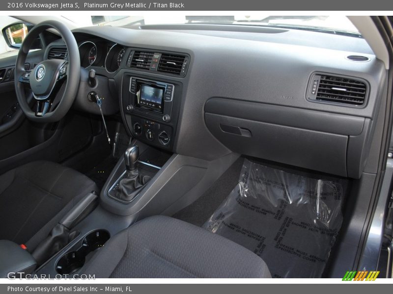 Platinum Grey Metallic / Titan Black 2016 Volkswagen Jetta S