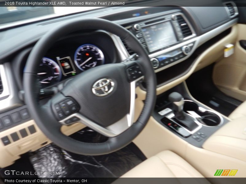 Toasted Walnut Pearl / Almond 2018 Toyota Highlander XLE AWD