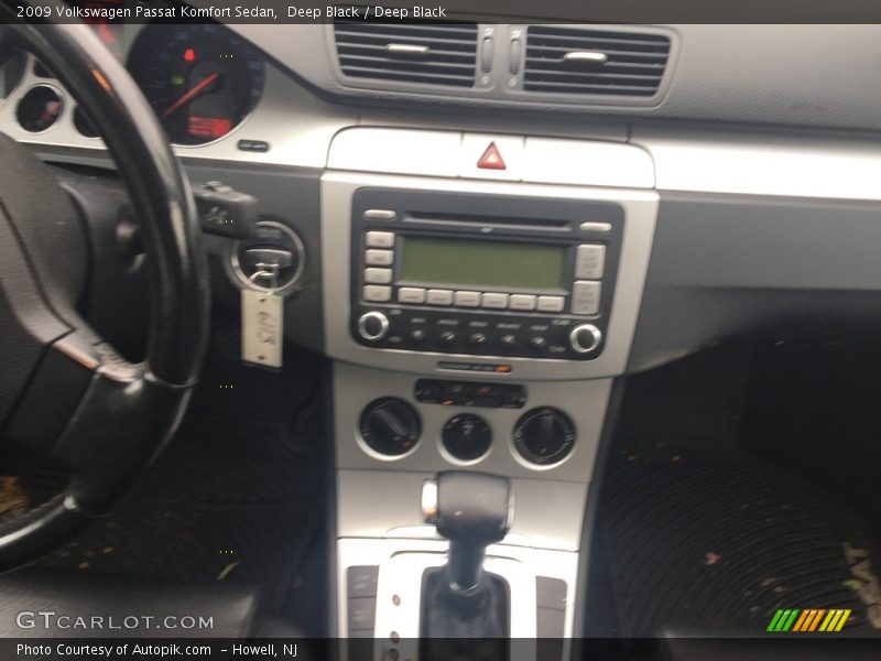 Deep Black / Deep Black 2009 Volkswagen Passat Komfort Sedan