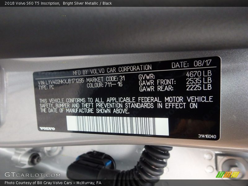 Bright Silver Metallic / Black 2018 Volvo S60 T5 Inscription