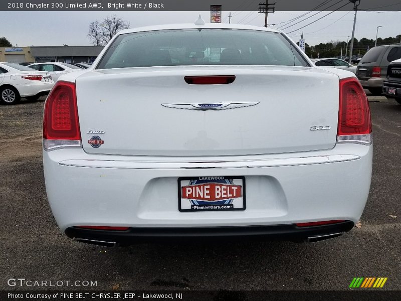 Bright White / Black 2018 Chrysler 300 Limited AWD