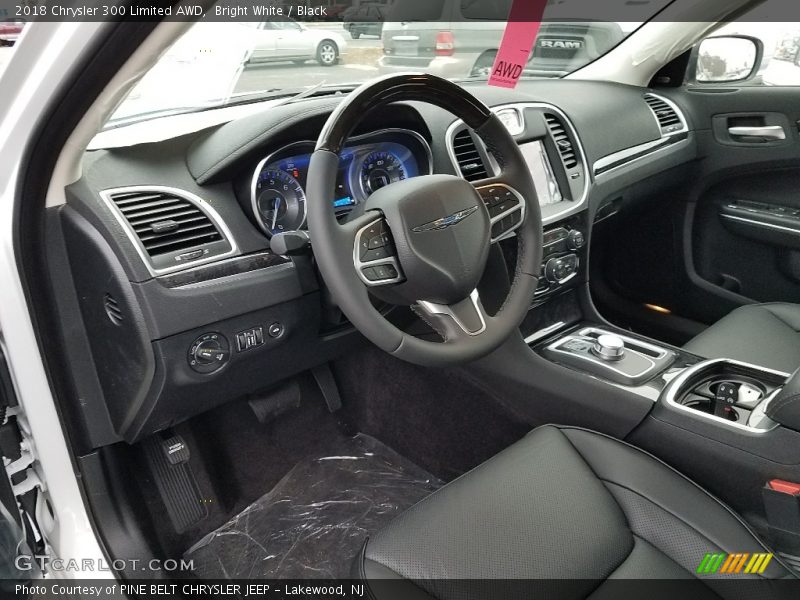 Bright White / Black 2018 Chrysler 300 Limited AWD