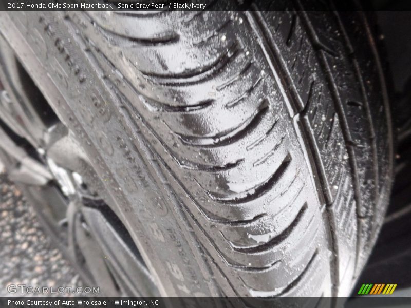 Sonic Gray Pearl / Black/Ivory 2017 Honda Civic Sport Hatchback