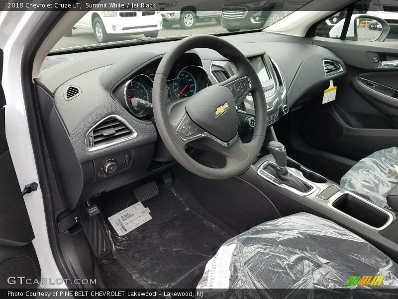 Summit White / Jet Black 2018 Chevrolet Cruze LT