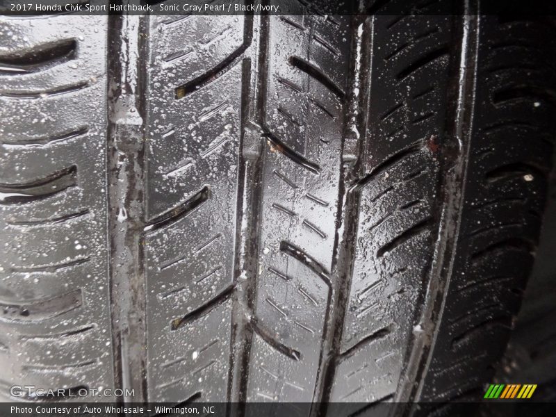 Sonic Gray Pearl / Black/Ivory 2017 Honda Civic Sport Hatchback