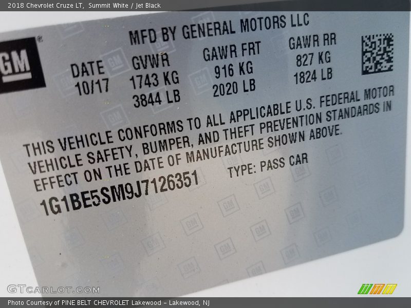 Summit White / Jet Black 2018 Chevrolet Cruze LT