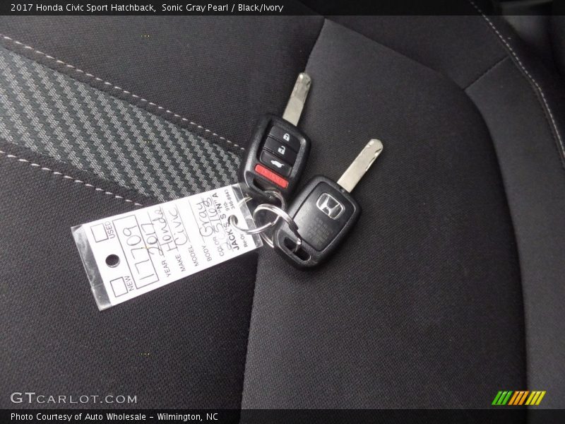 Sonic Gray Pearl / Black/Ivory 2017 Honda Civic Sport Hatchback