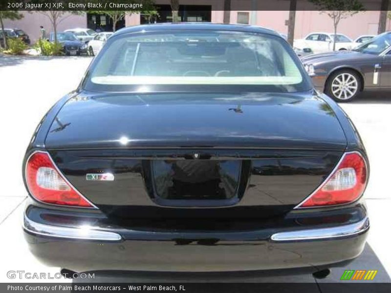 Ebony Black / Champagne 2006 Jaguar XJ XJR