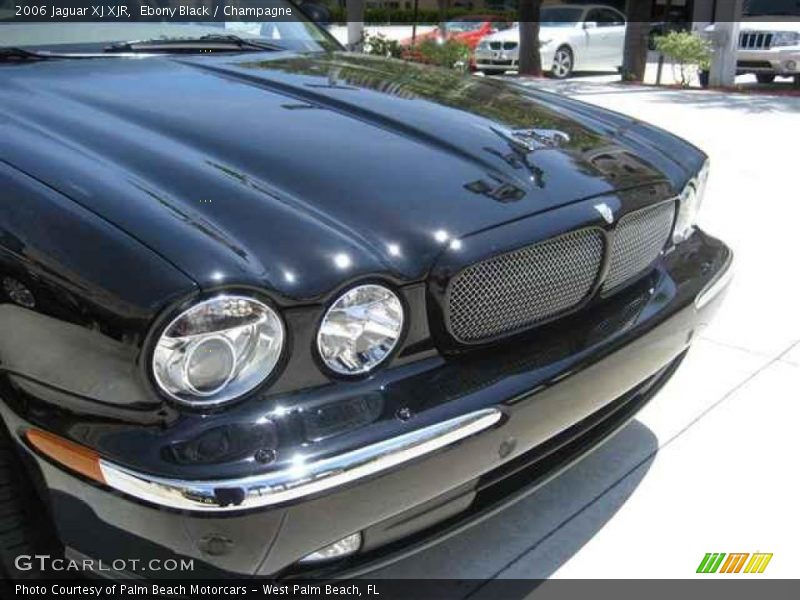 Ebony Black / Champagne 2006 Jaguar XJ XJR