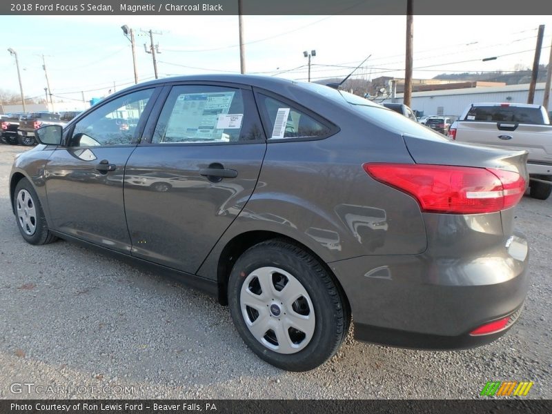 Magnetic / Charcoal Black 2018 Ford Focus S Sedan