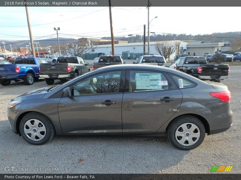 Magnetic / Charcoal Black 2018 Ford Focus S Sedan