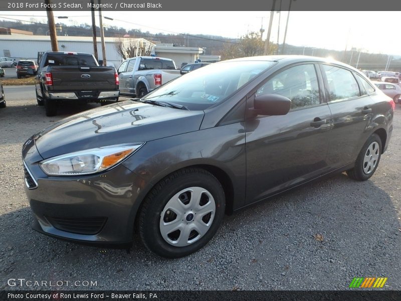 Magnetic / Charcoal Black 2018 Ford Focus S Sedan