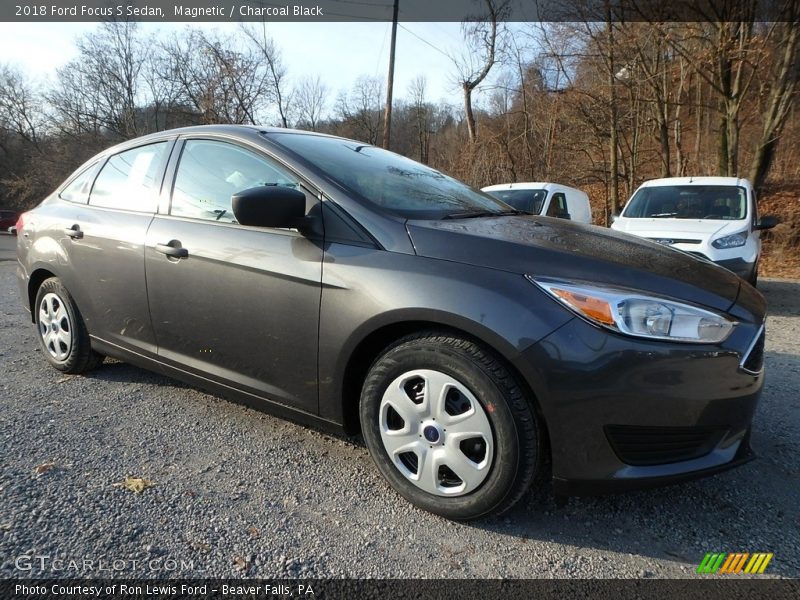 Magnetic / Charcoal Black 2018 Ford Focus S Sedan