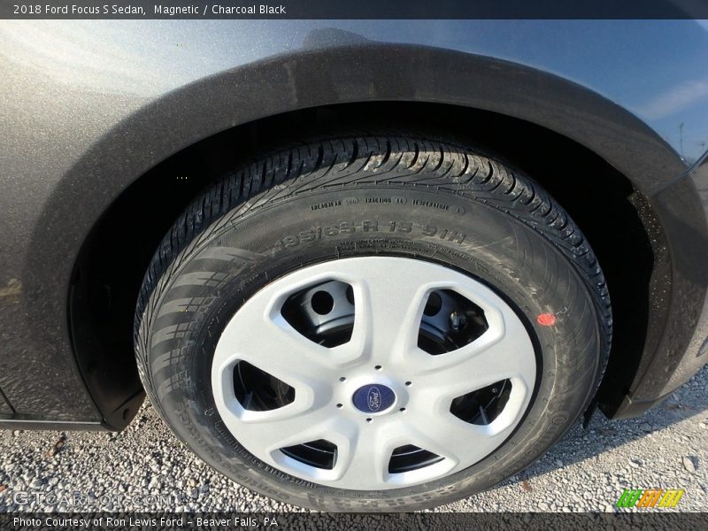 Magnetic / Charcoal Black 2018 Ford Focus S Sedan