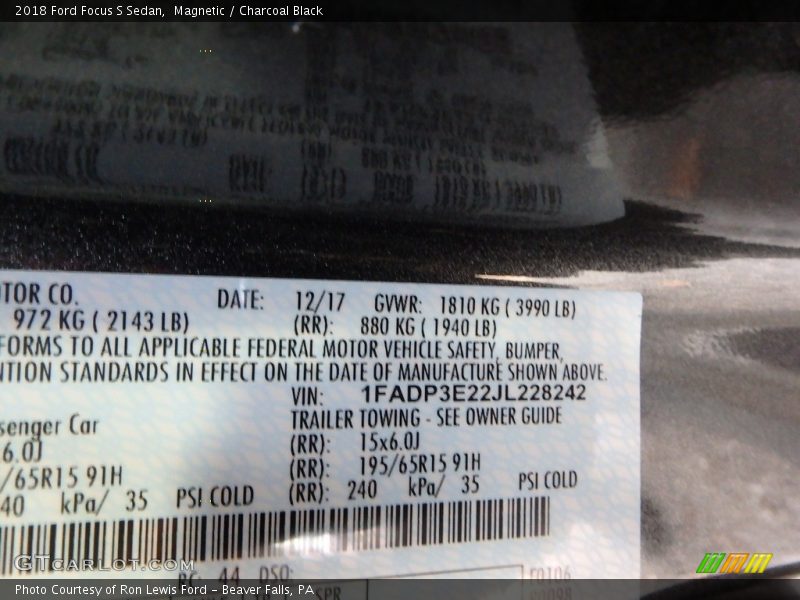 Magnetic / Charcoal Black 2018 Ford Focus S Sedan