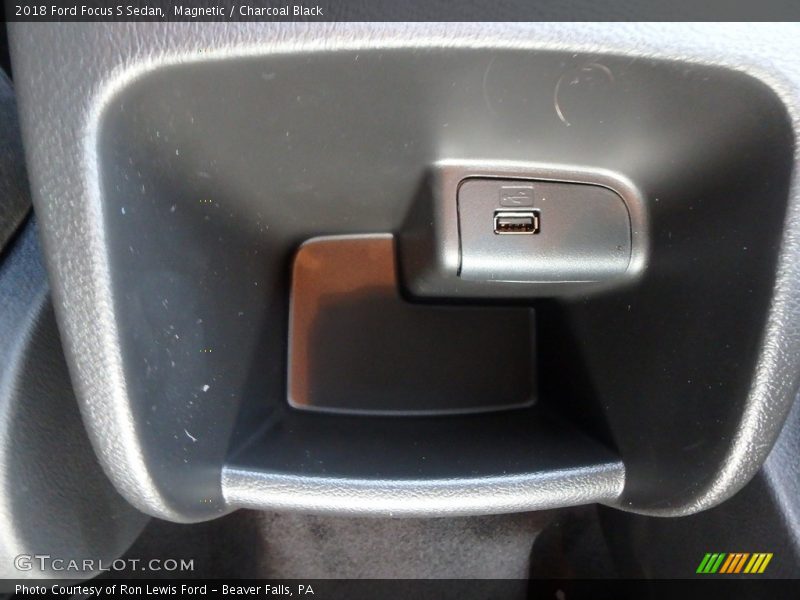 Magnetic / Charcoal Black 2018 Ford Focus S Sedan