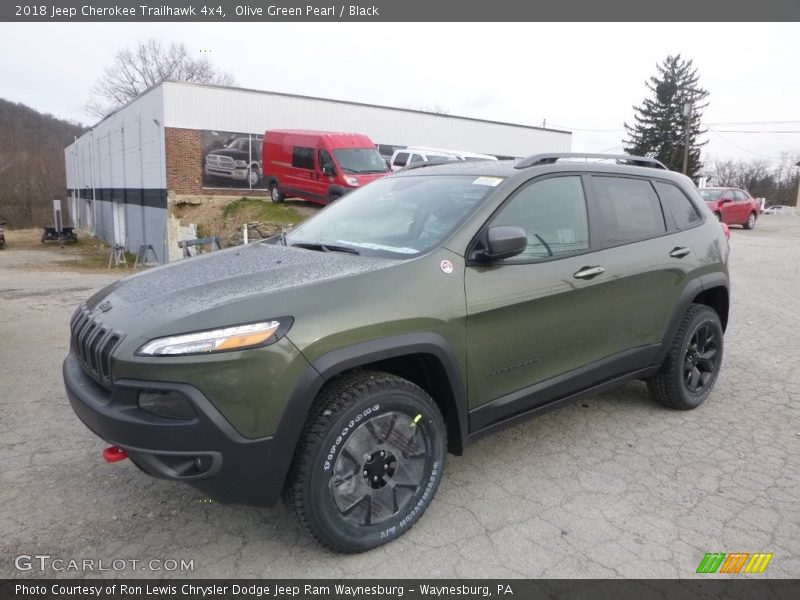 Front 3/4 View of 2018 Cherokee Trailhawk 4x4