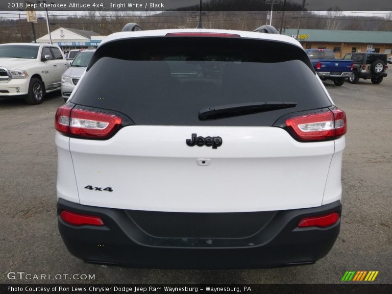 Bright White / Black 2018 Jeep Cherokee Altitude 4x4