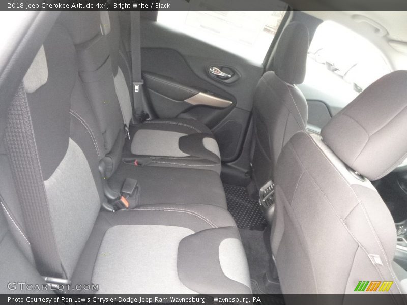 Bright White / Black 2018 Jeep Cherokee Altitude 4x4