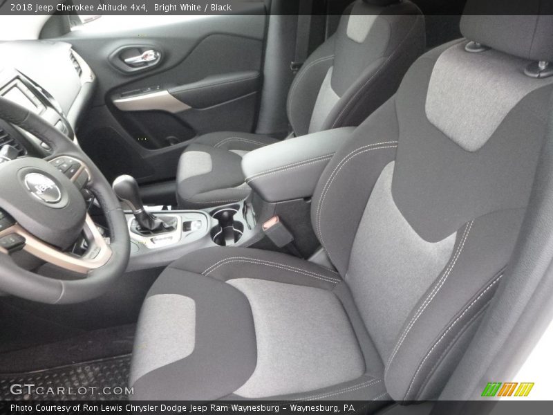 Bright White / Black 2018 Jeep Cherokee Altitude 4x4