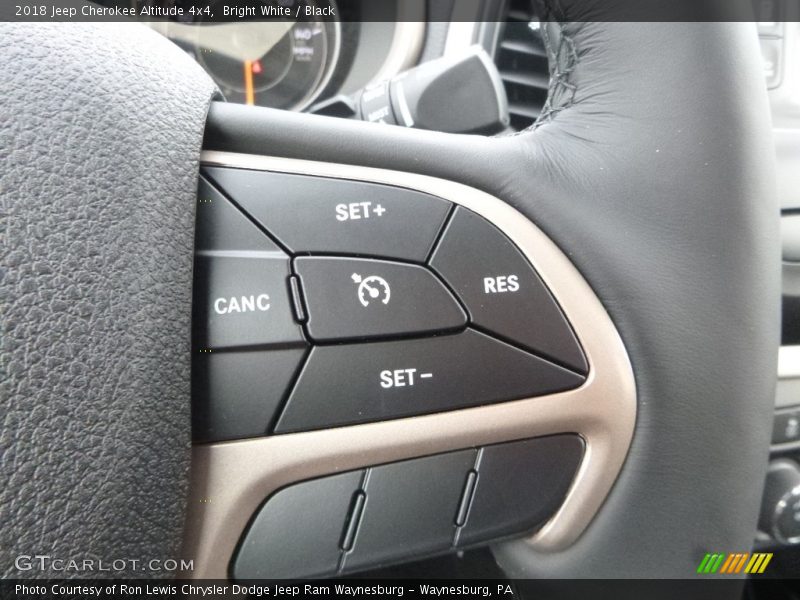 Bright White / Black 2018 Jeep Cherokee Altitude 4x4