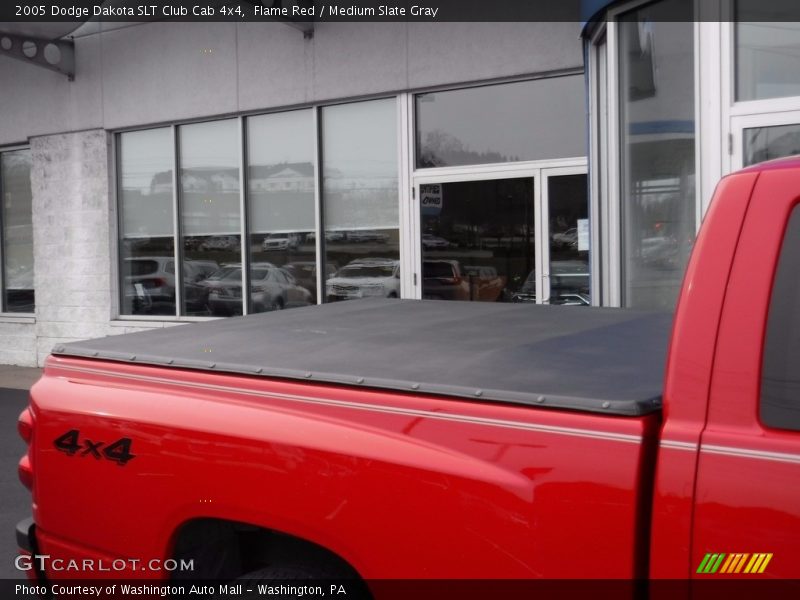 Flame Red / Medium Slate Gray 2005 Dodge Dakota SLT Club Cab 4x4