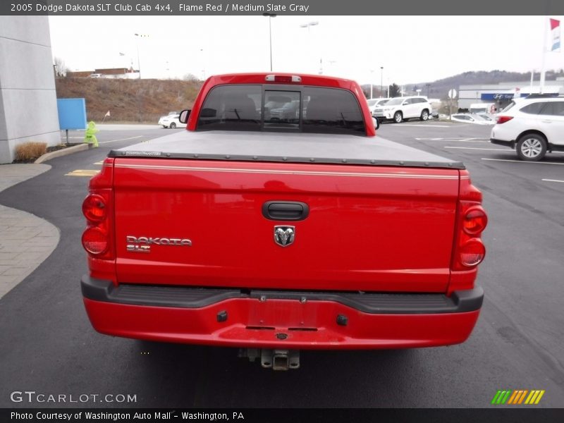 Flame Red / Medium Slate Gray 2005 Dodge Dakota SLT Club Cab 4x4