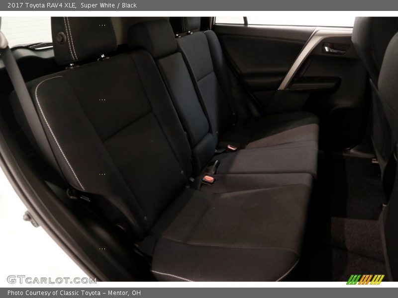 Super White / Black 2017 Toyota RAV4 XLE