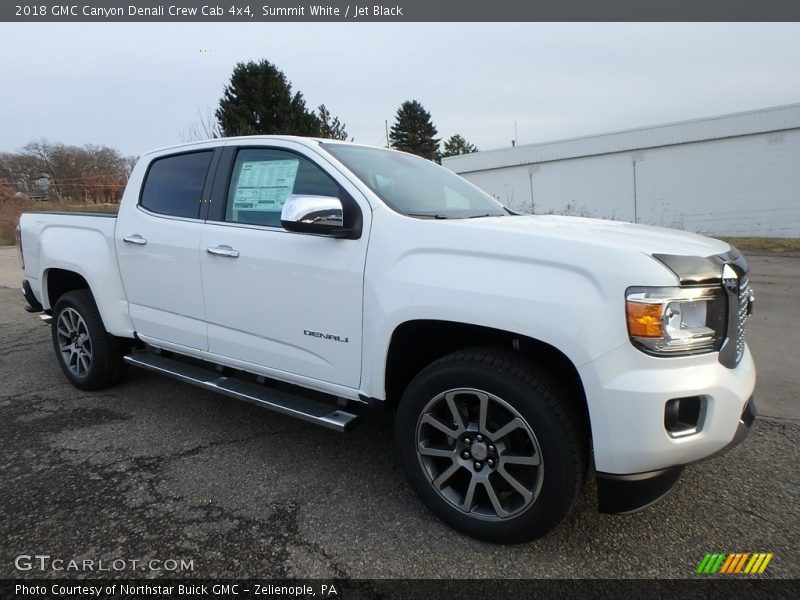 Front 3/4 View of 2018 Canyon Denali Crew Cab 4x4