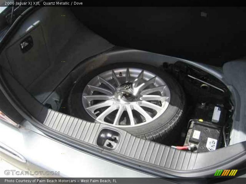 Quartz Metallic / Dove 2006 Jaguar XJ XJ8