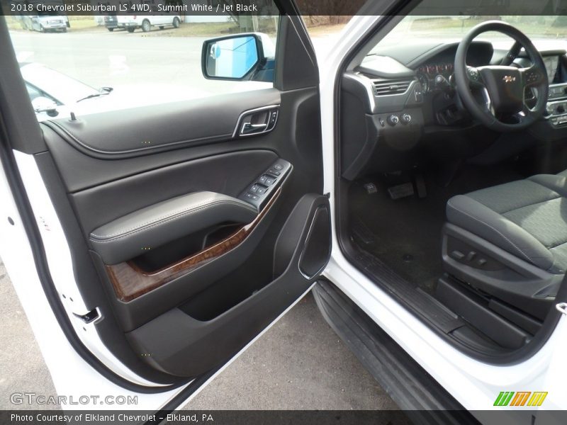 Summit White / Jet Black 2018 Chevrolet Suburban LS 4WD