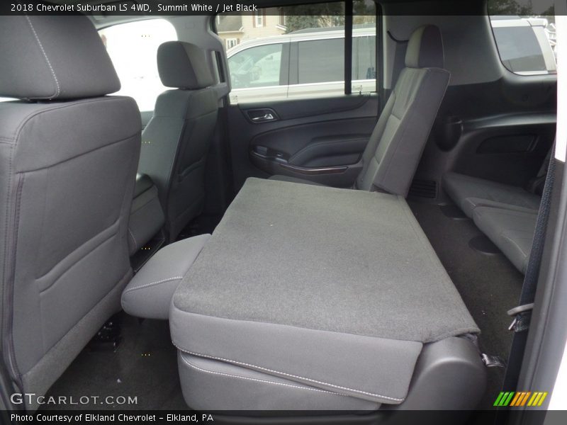 Summit White / Jet Black 2018 Chevrolet Suburban LS 4WD
