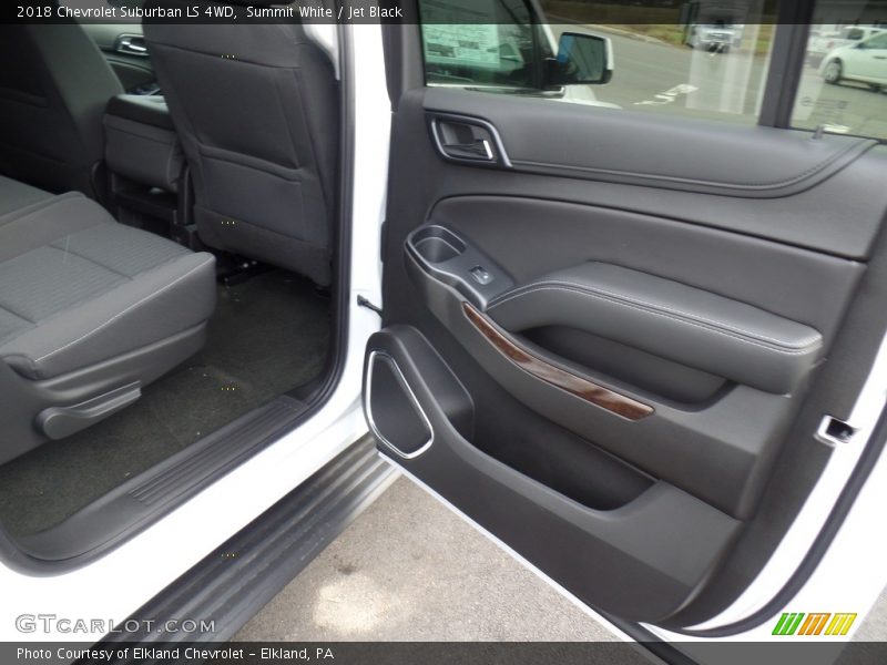 Summit White / Jet Black 2018 Chevrolet Suburban LS 4WD