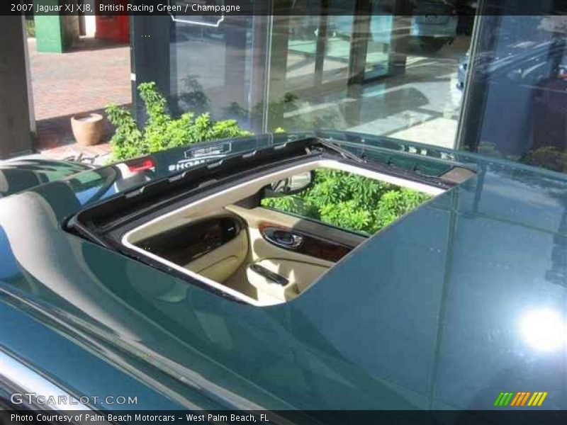 British Racing Green / Champagne 2007 Jaguar XJ XJ8