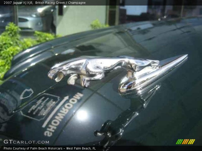British Racing Green / Champagne 2007 Jaguar XJ XJ8