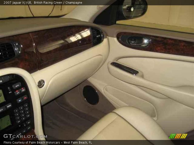 British Racing Green / Champagne 2007 Jaguar XJ XJ8
