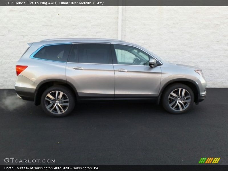 Lunar Silver Metallic / Gray 2017 Honda Pilot Touring AWD