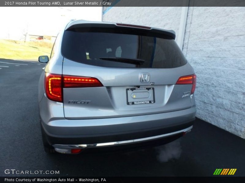 Lunar Silver Metallic / Gray 2017 Honda Pilot Touring AWD