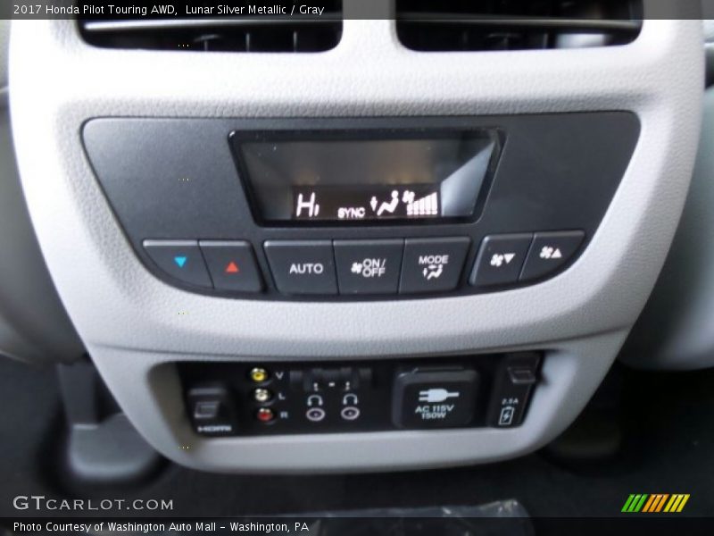 Lunar Silver Metallic / Gray 2017 Honda Pilot Touring AWD