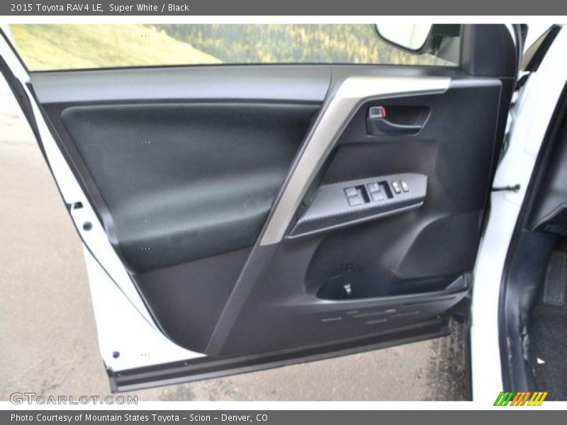 Super White / Black 2015 Toyota RAV4 LE