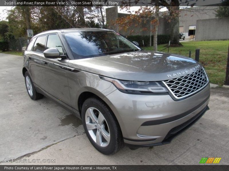 Front 3/4 View of 2018 Range Rover Velar S