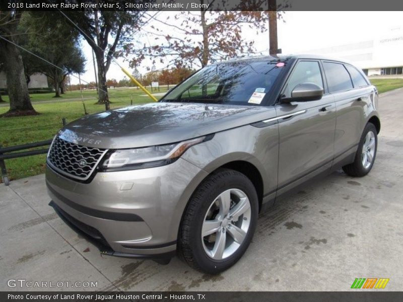 Front 3/4 View of 2018 Range Rover Velar S