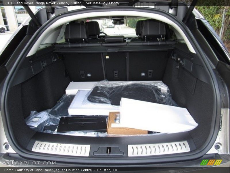  2018 Range Rover Velar S Trunk