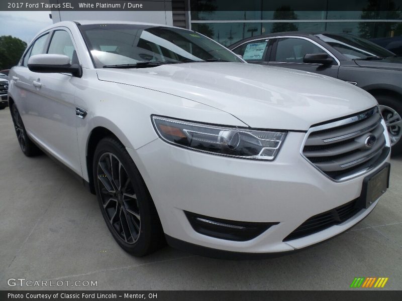 White Platinum / Dune 2017 Ford Taurus SEL